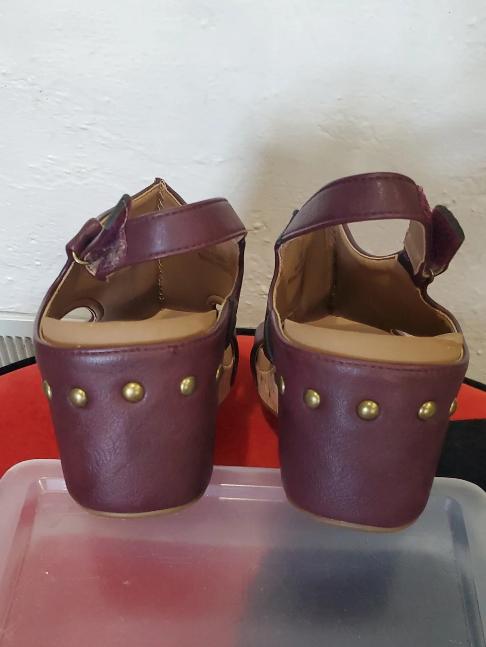 Corkys Carley Burgundy Wedge Sandal Size 10